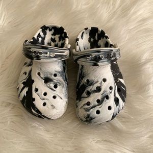 Toddler Crocs (Marble) Black and White, Size C6